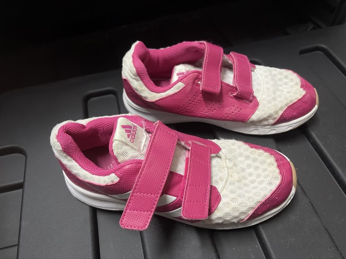 Adidas Scarpe per ragazze: Hallenturnschuh, Adidas, Grösse 32 – Usato da Granges-Paccot venduto da Fwaeber