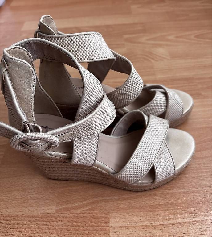 Scarpe da donna: Sommerschuhe Gr.39, Marke Tamaris – Usato da Weinfelden venduto da Irishtinker 1