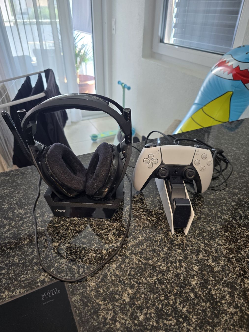 Astro Gaming Cuffie: Headset Astro A50+PS5 Controller und Ladestation – Usato da Niederbipp venduto da Tiffany1771 2