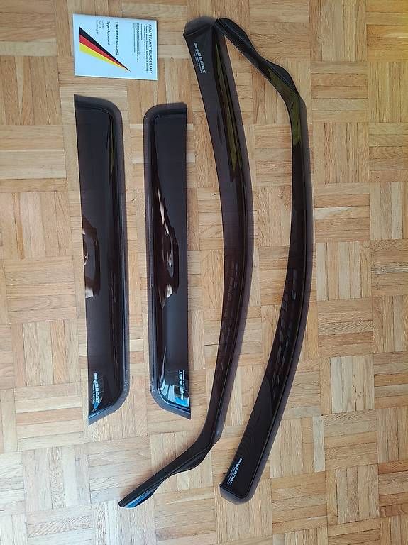 Tutti pezzi di ricambio auto: Windabweiser Ford Focus Kombi Schwarz – Usato da Bettlach venduto da tom_yf2m