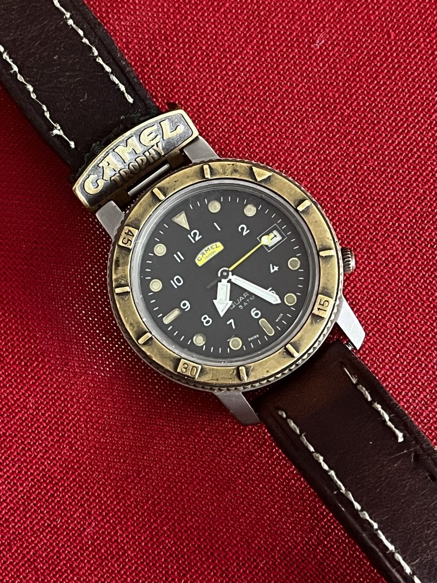 Uhren: Vintage Camel Trophy Quartz Watch – Defekt aus Genève von