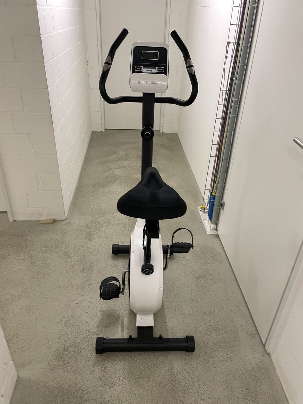 Hometrainer: Hometrainer vidaxl.com, praktisch neuwertig – Usato da Pfäffikon SZ venduto da RolandPeter1948 3