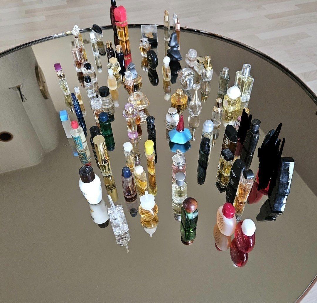 Flaconi: 75 Originale edle Mini-Parfumflacons – Nuovo (secondo la descrizione) da Zürich venduto da Sonne0125 1