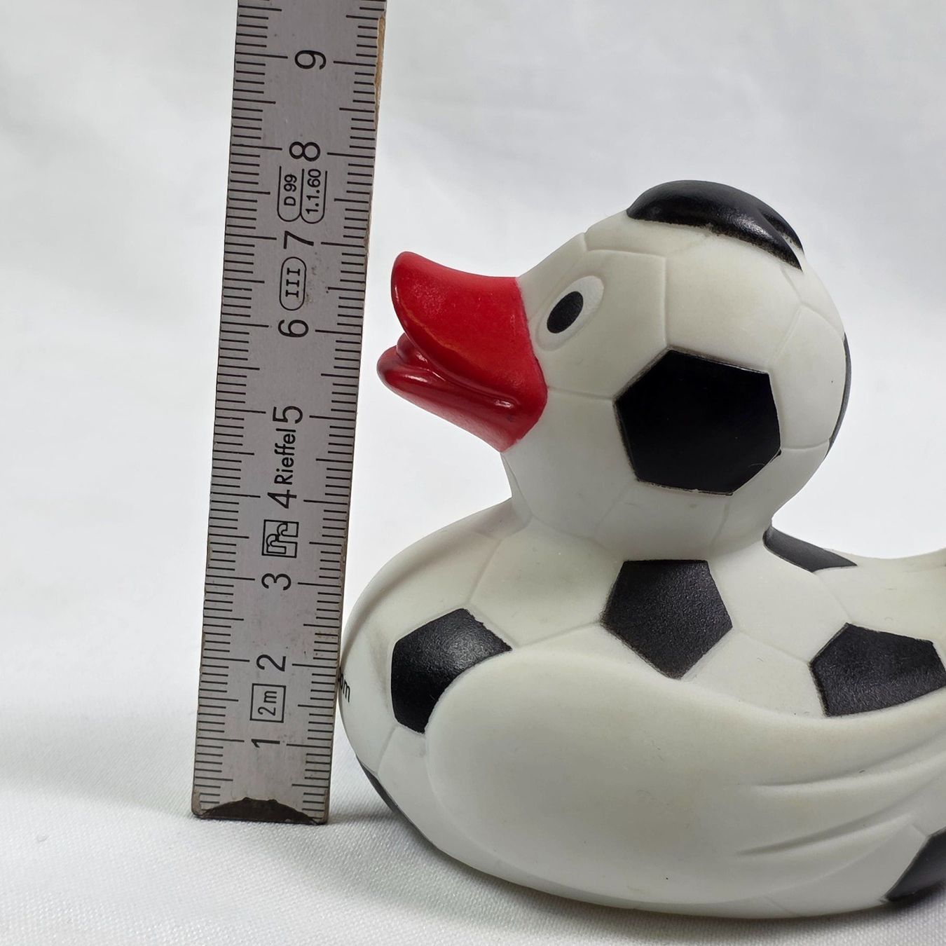 Giocattoli: Badeente / Gummiente im Fussball Design – Usato da Wald ZH venduto da Martin79 6