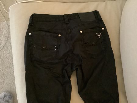 Long black pants woman