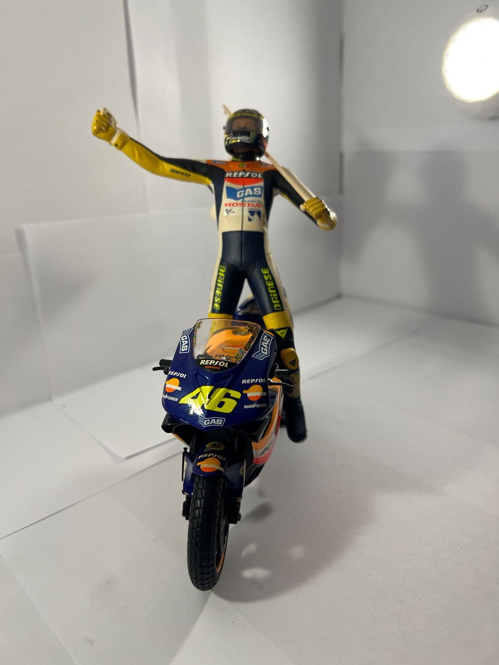 Minichamps Kit di modellismo & Modellini statici: Valentino Rossi Lot 12 – Usato da Sergey venduto da Mascotte00 1