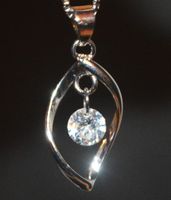 Halskette L-9829 – Anhänger mit Strass 7,5x7,5mm Kette 46cm