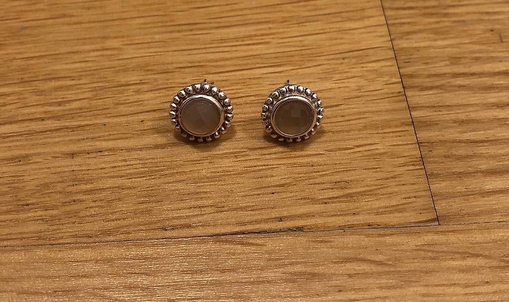 Boucles d'oreille: Silber Ohrstecker mit Stein – D'occasion à Aarburg par Noemi.H