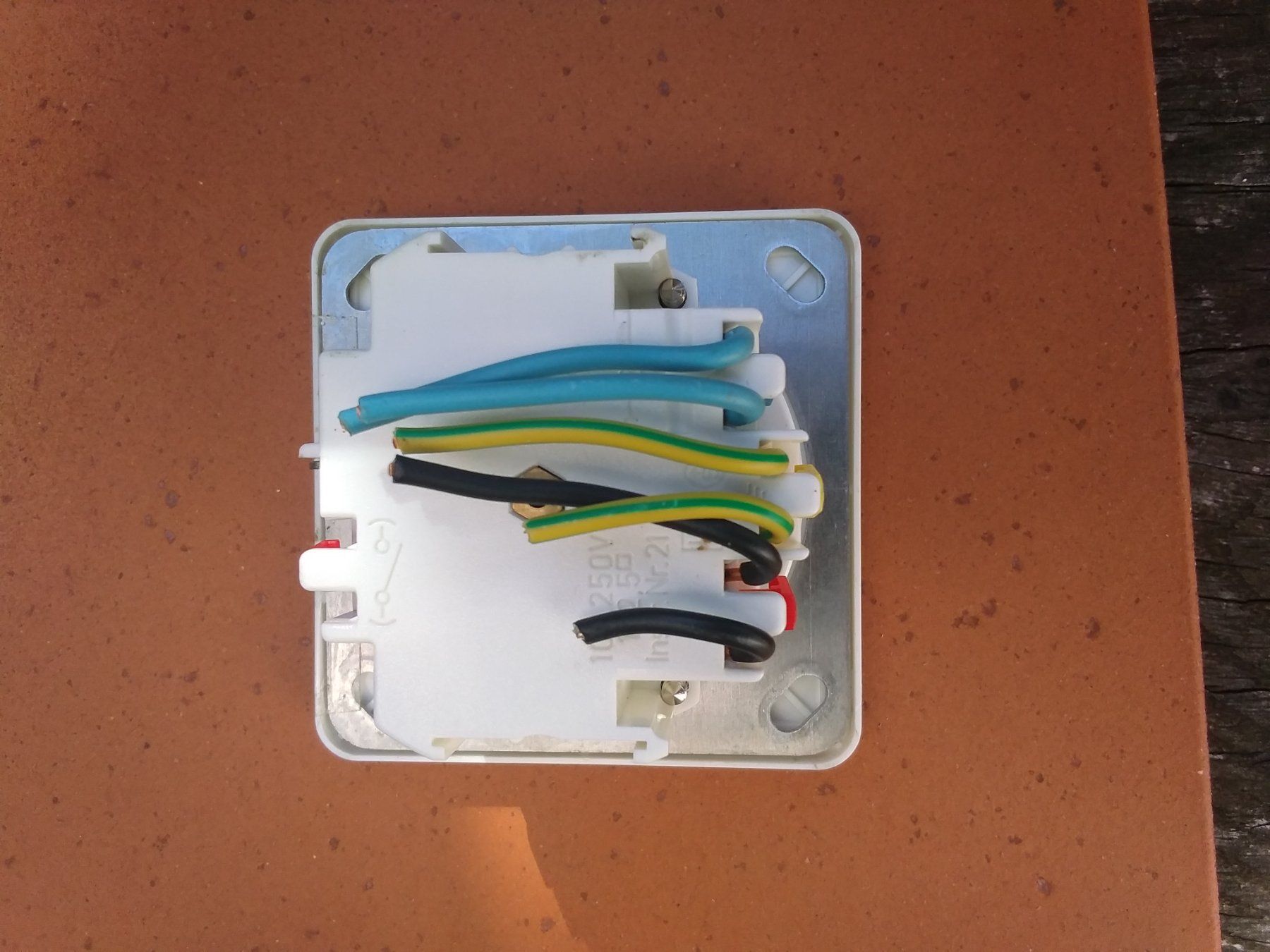 Spine: Boitier 3 prises – Usato da Courgenay venduto da Lolam 3