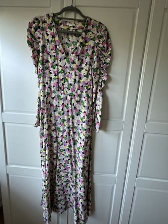 Blumenkleid - Elegant und frühlingshaft Gr. 36