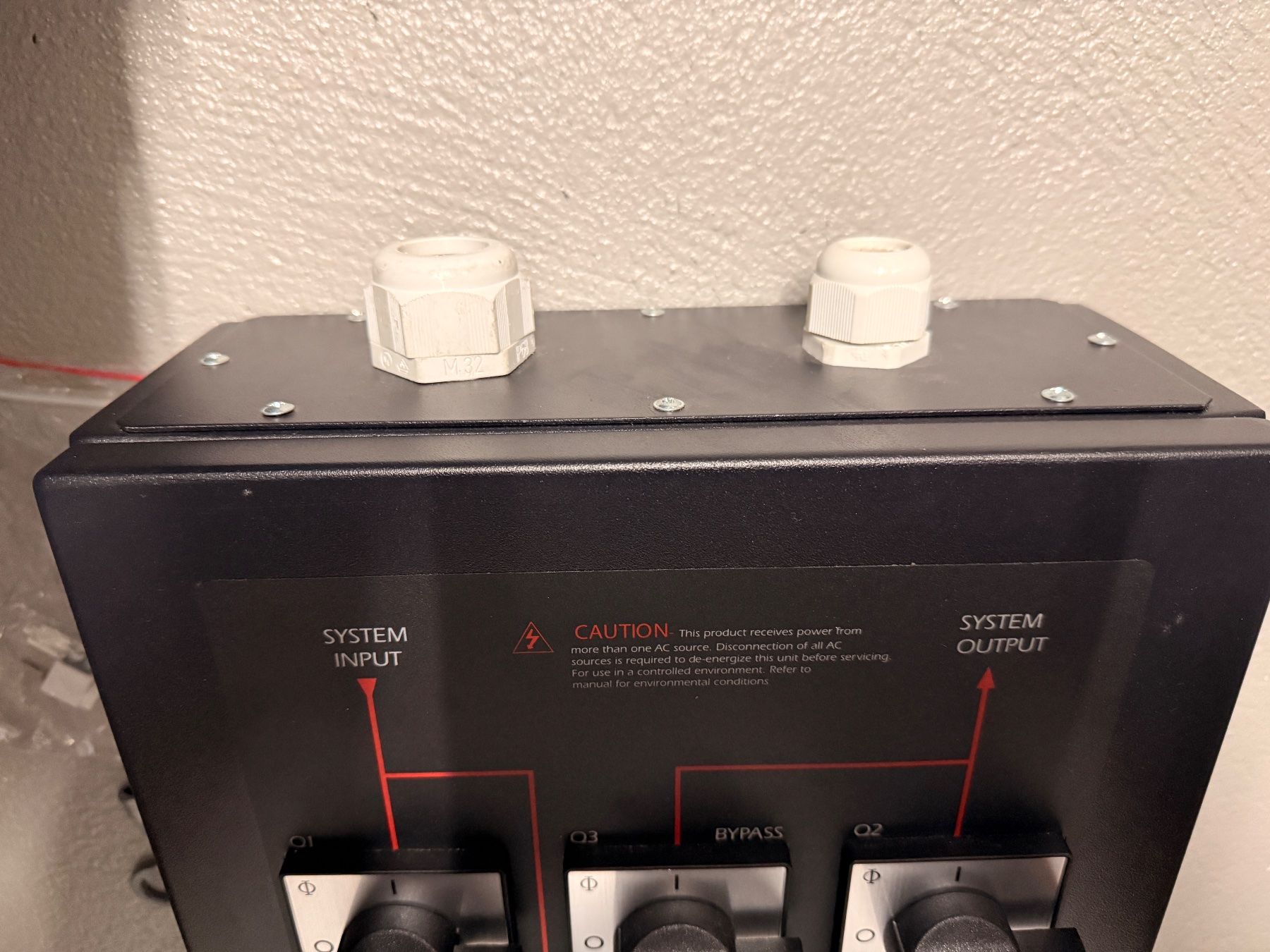 Apc Componenti elettronici: APC Maintenance Bypass Panel 10-20kW_mit Kabelverschraubung – Usato da Brütten venduto da Trinity_ch 3