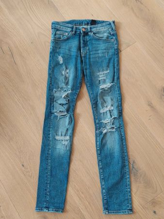 Jeans mit Designerlöchern Gr. 29 (Skinny)