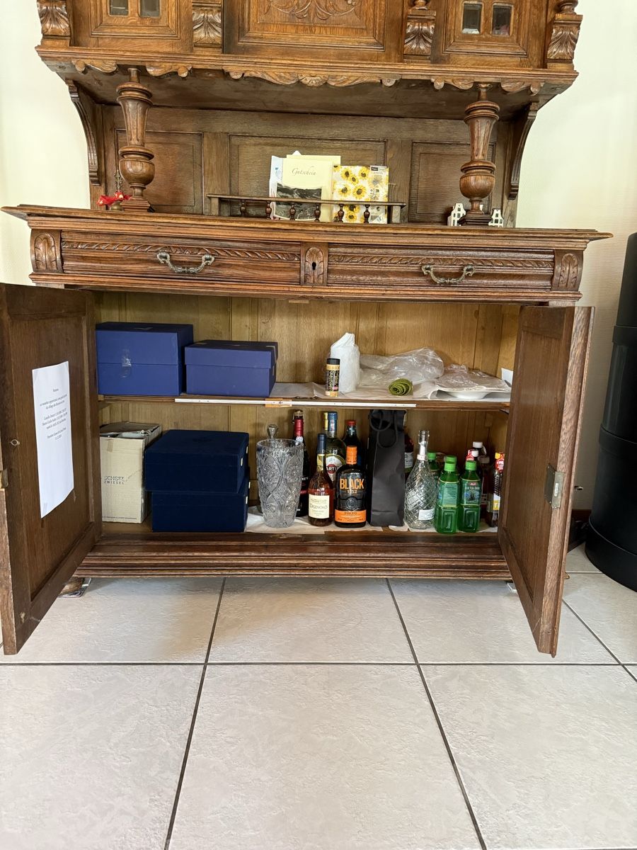 Credenze: Buffet Antike  – Usato da Schangnau venduto da and_rsg2 5