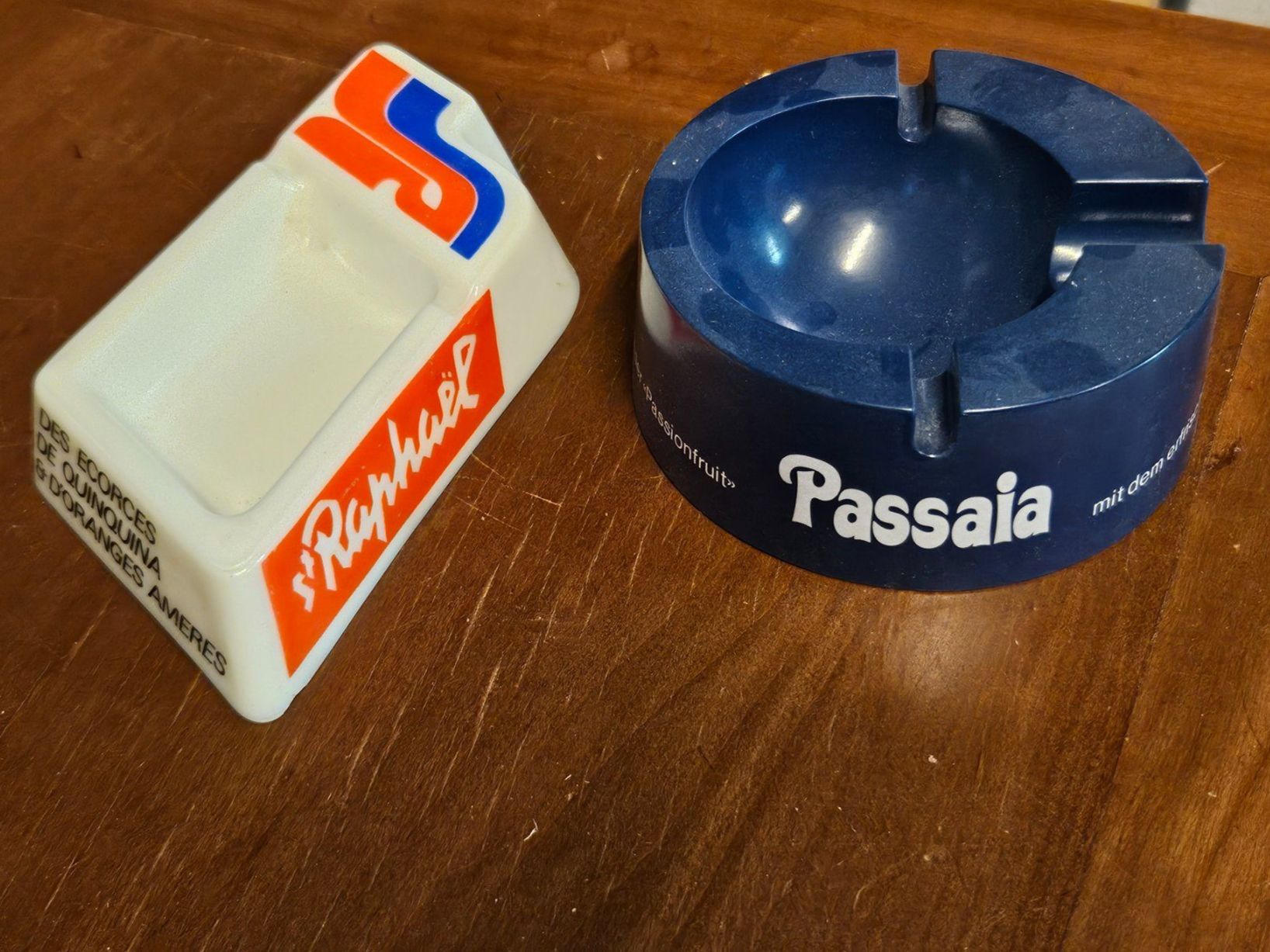 Ornamin Portacenere: Cendrier vintage St Raphael Passaia lot de deux – Usato da St-Barthélemy VD venduto da trak98p 2