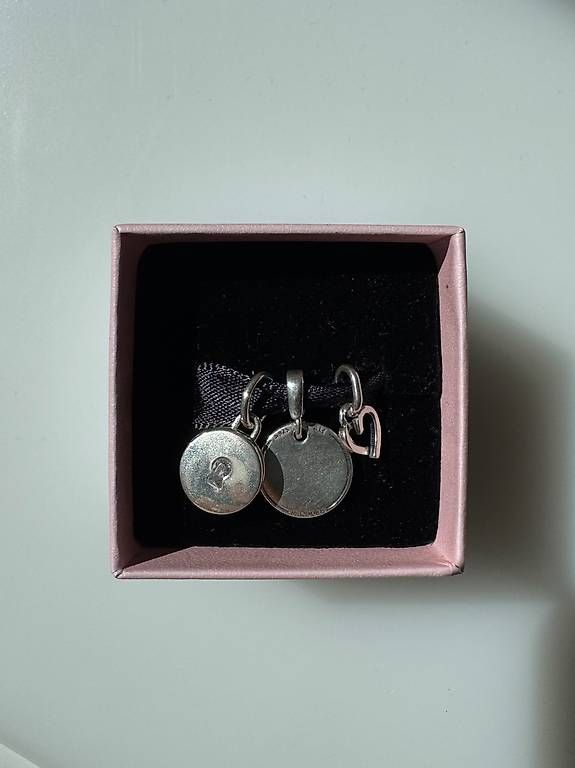 Pandora Anhänger: PANDORA Charms mit Originalverpackung – Gebraucht aus St. Gallen von tel_s752