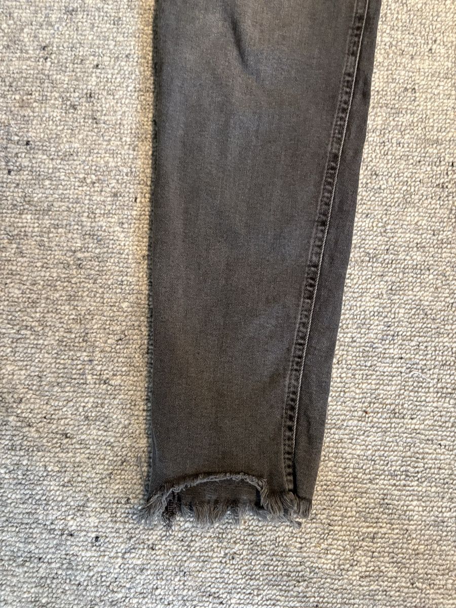 Pull&Bear Jeans: Graue Pull&Bear Jeans Damen Gr. 40 Fransen Saum Sommer – Usato da Ebertswil venduto da shushuj 3