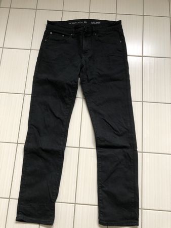 Schwarze Herren Jeans Gr. 33/32 The Slim Stay Dark