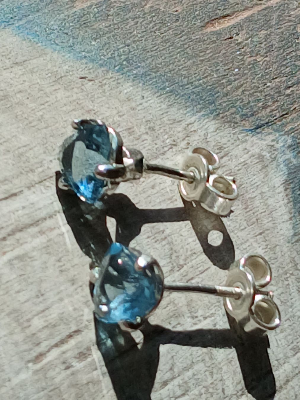 Ohrringe & -stecker: Ohrstecker blauen Zirkon – Gebraucht aus Stallikon von madi0320
