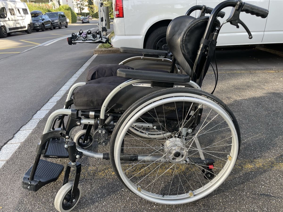 Sedie a rotelle: Rollstuhl manuell gebrauchter Zustand – Usato da zürich venduto da Michelbourquin 7