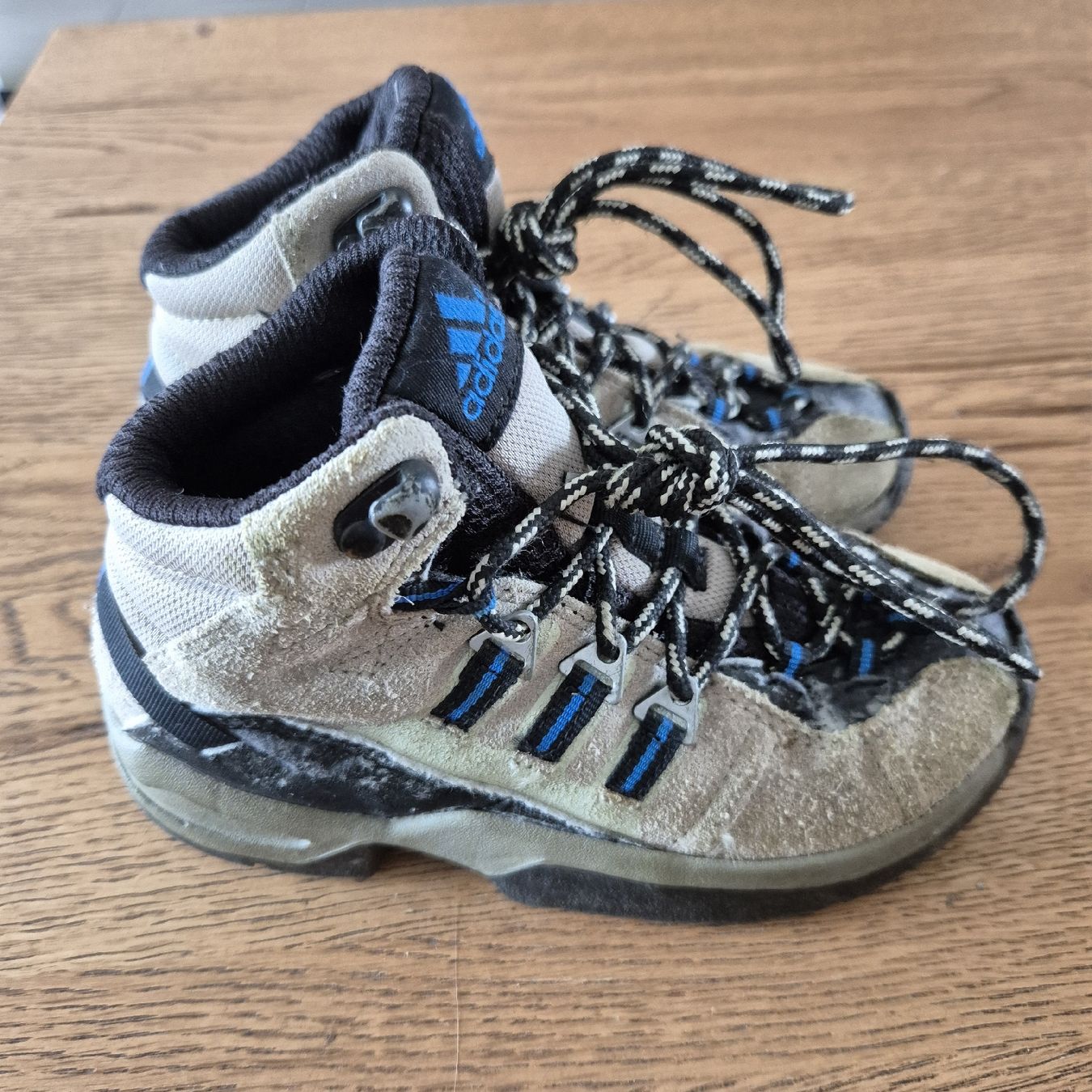 Adidas Chaussures garçon: Adidas Wanderschuhe, Kinder Gr. 29  – D'occasion à Zürich par luana8283