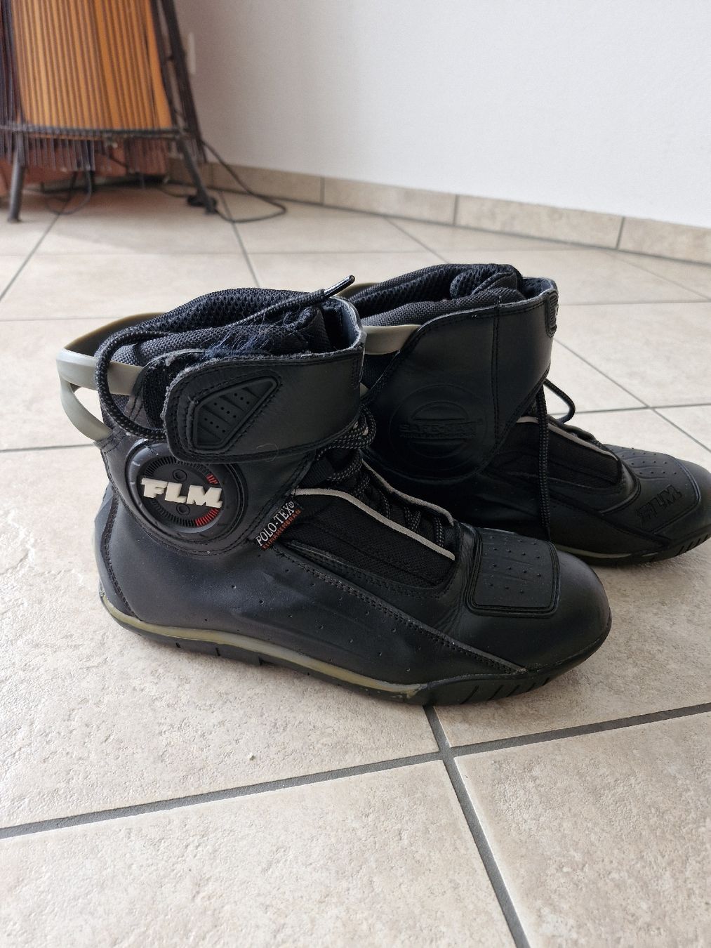 FLM Lotti di vestiti: Töffbekleidung Damen komplett – Usato da Disentis/Mustér venduto da epa_862v 9