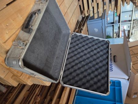 Aluminium Koffer mit Schaumstoffeinlage gebraucht