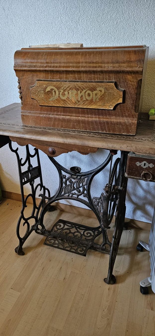 Dürkopp Macchine da cucire: Dürrkopp Nähmaschine um 1890 bis 1910 – Difettoso da Agasul venduto da ire_h9wl