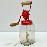 Baratte à beurre ancienne en verre et métal peint rouge