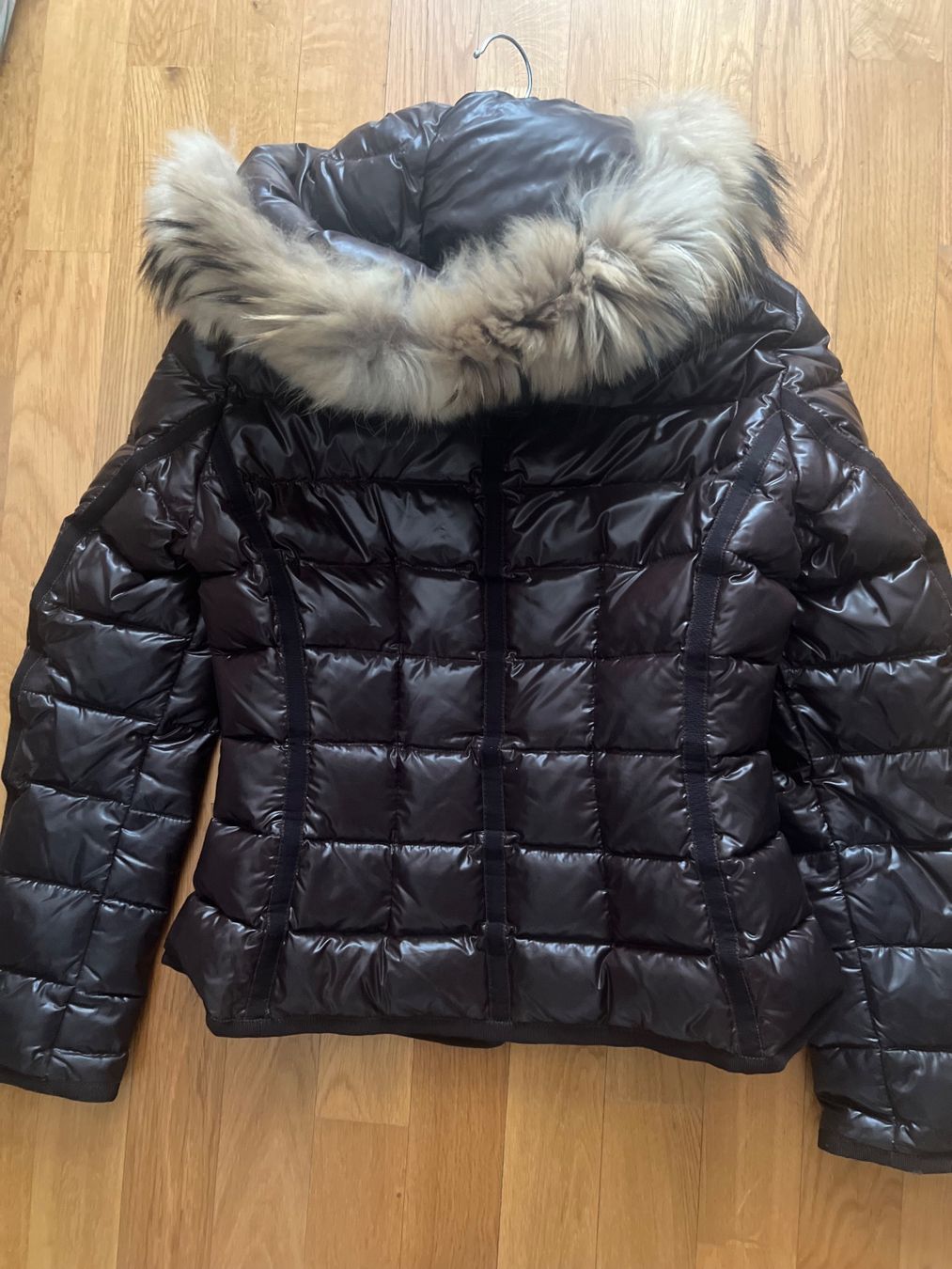 Moncler Vestes: Wunderschöne Moncler Winterjacke – D'occasion à Ostermundigen par emi_pbs6 1
