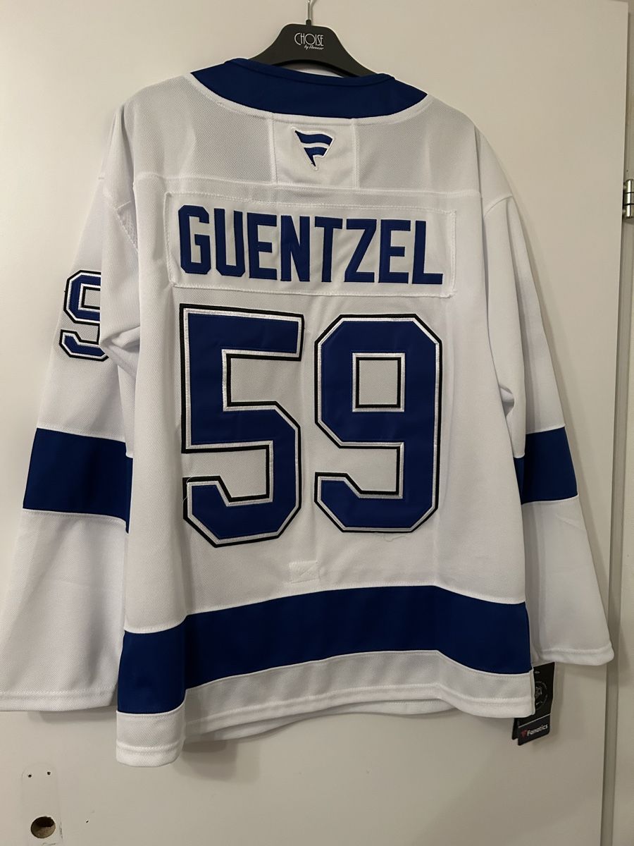 Maillots de corps & Pantalons: TB Lightning #59 Guentzel Jersey – Neuf avec emballage d'origine à Effretikon par PrimeTimeB 1