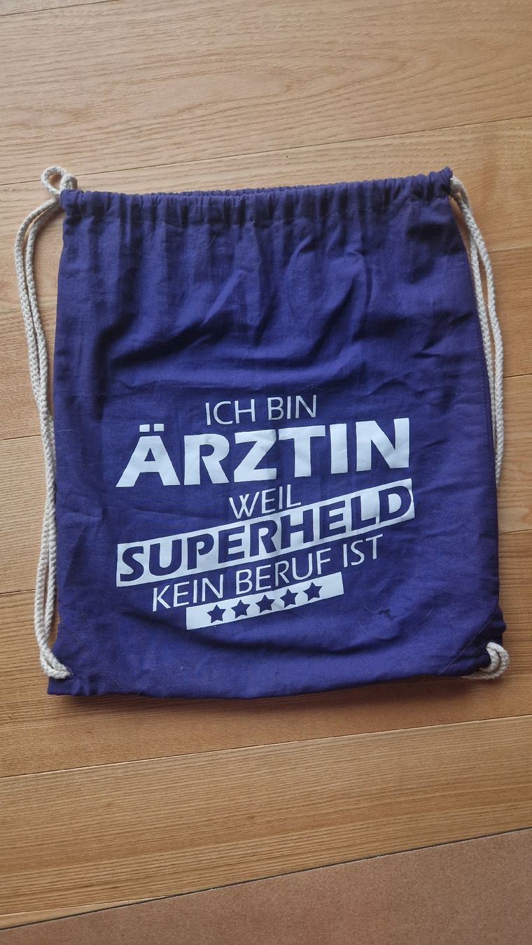 Zaini: Turnbeutel / Tasche / Rucksack "Ärztin Superheld" – Nuovo (secondo la descrizione) da Bern venduto da Sunset91