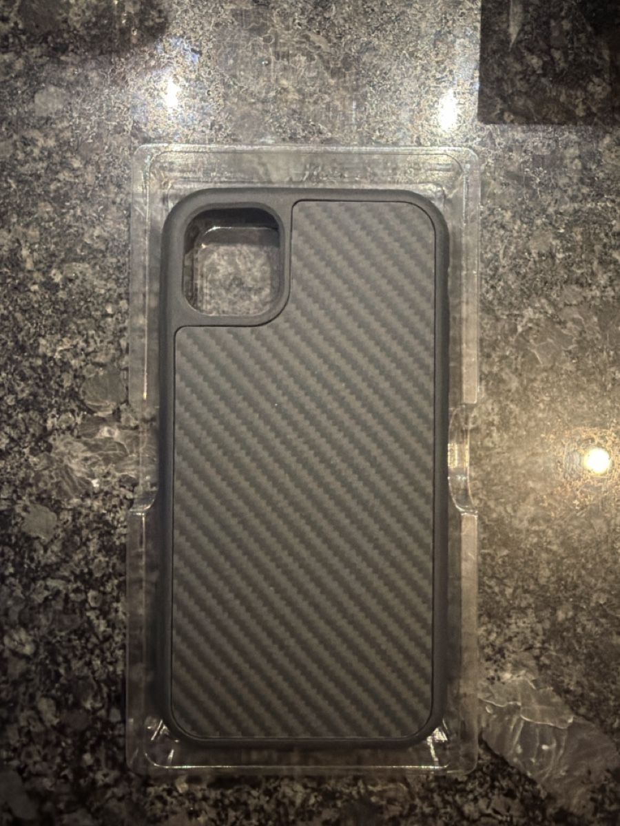 Apple Covers & Schutzfolien: Coque silicone iPhone 11 noir neuf  – Neu (gemäss Beschreibung) aus Yverdon-les-Bains von ame_7f2x 1