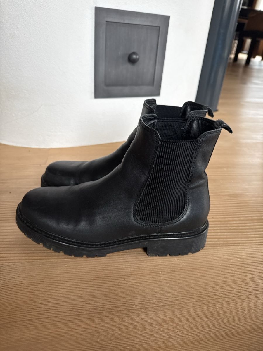 Scarpe da donna: Lederstiefelette, 40, gefüttert – Usato da Môtier (Vully) venduto da Iljos 1