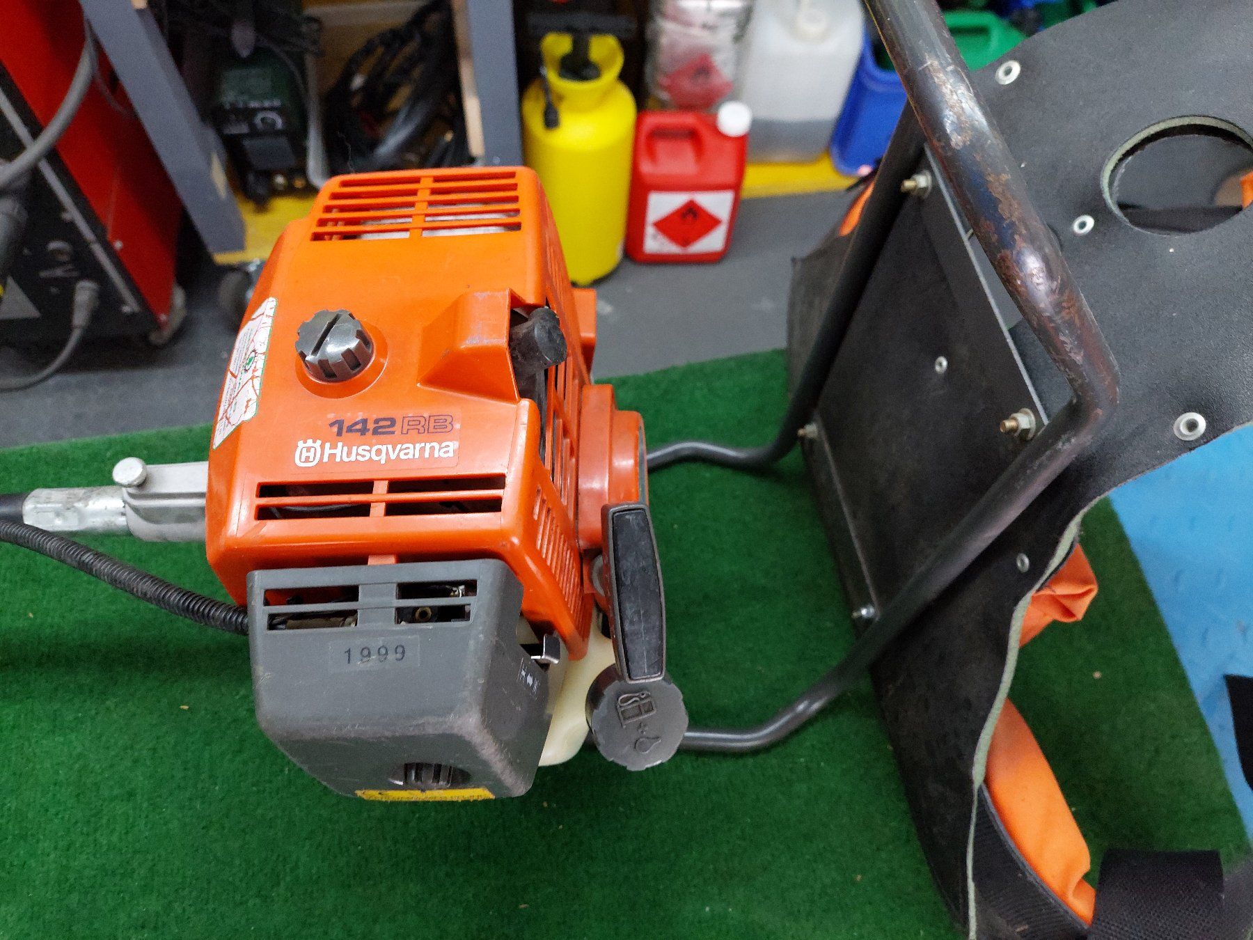 Tutte le macchine: Husqvarna 142 RB – Usato da Eyholz venduto da ThereseN