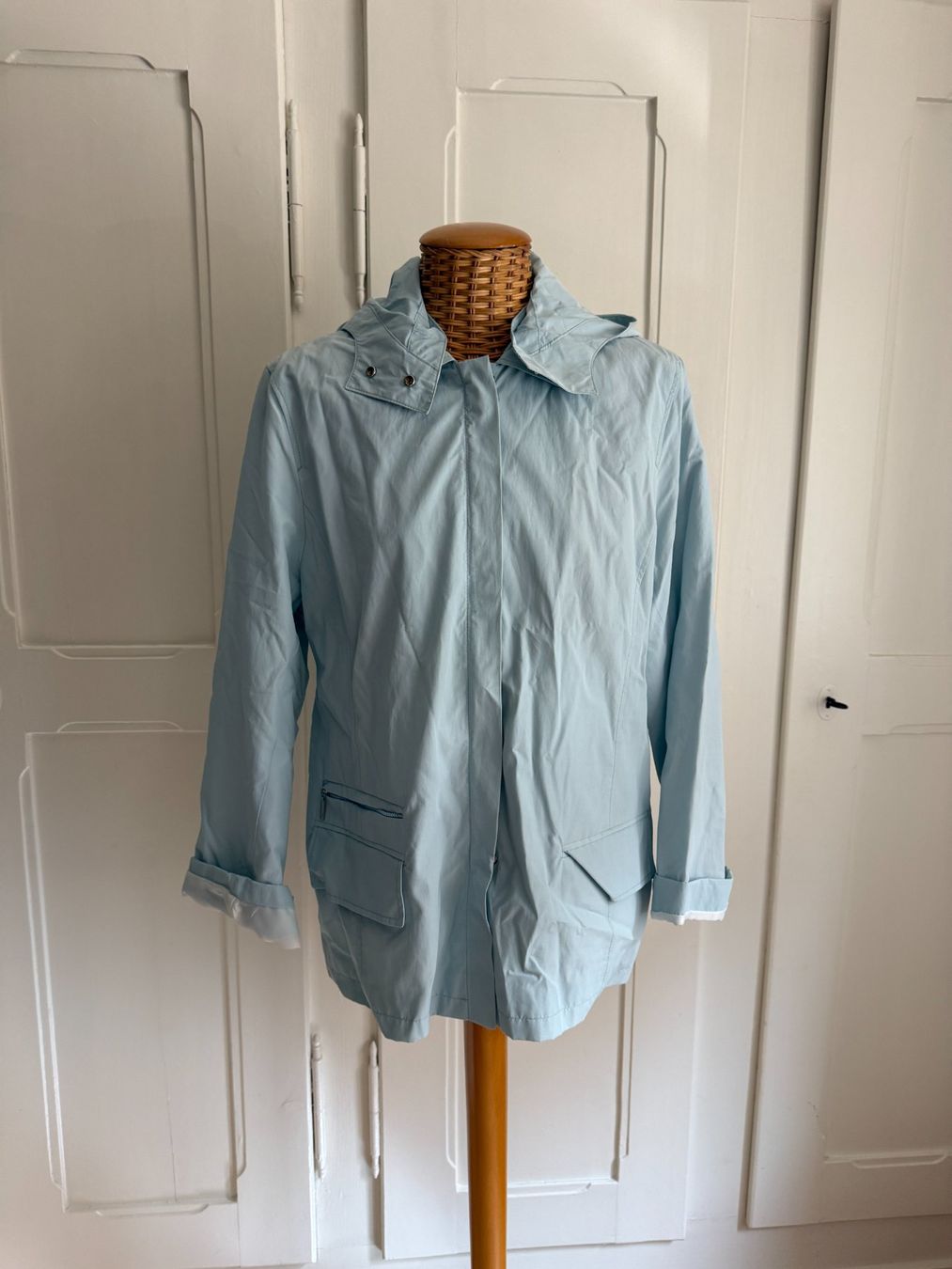 Fuchs Schmitt Vestes: FUCHS SCHMITT - Regenjacke hellblau 40 – D'occasion à Zürich par Diazaio