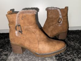 BRAUNE STIEFELETTEN MIT FELLBESATZ GR. 39