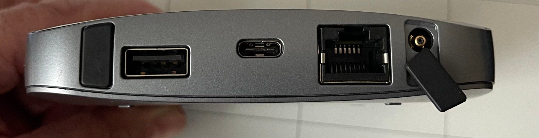 Netgear Modems & Router: LTE Router: Netgear M2 MR2100 – Gebraucht aus Amriswil von  2