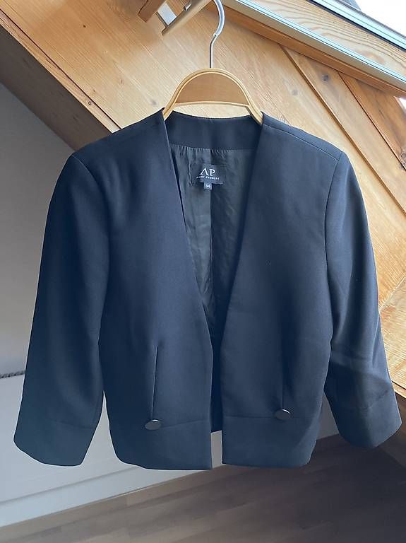 Boléros: schwarzer Bolero Gr. 34 – D'occasion à St. Gallen par andreav.