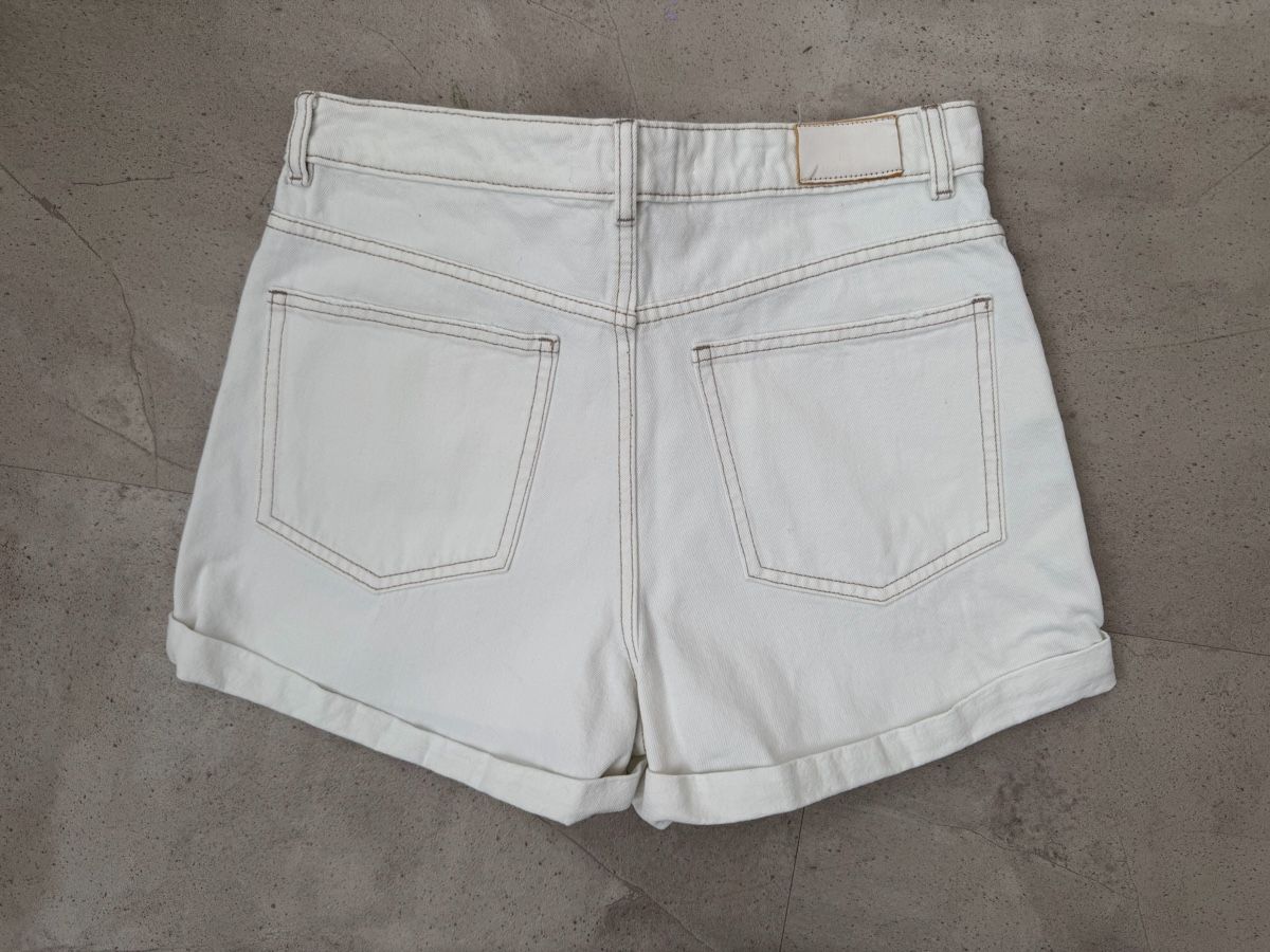 Mango Hosen: Bermuda Mango gr 38 – Gebraucht aus Samedan von lau_q8yh 5