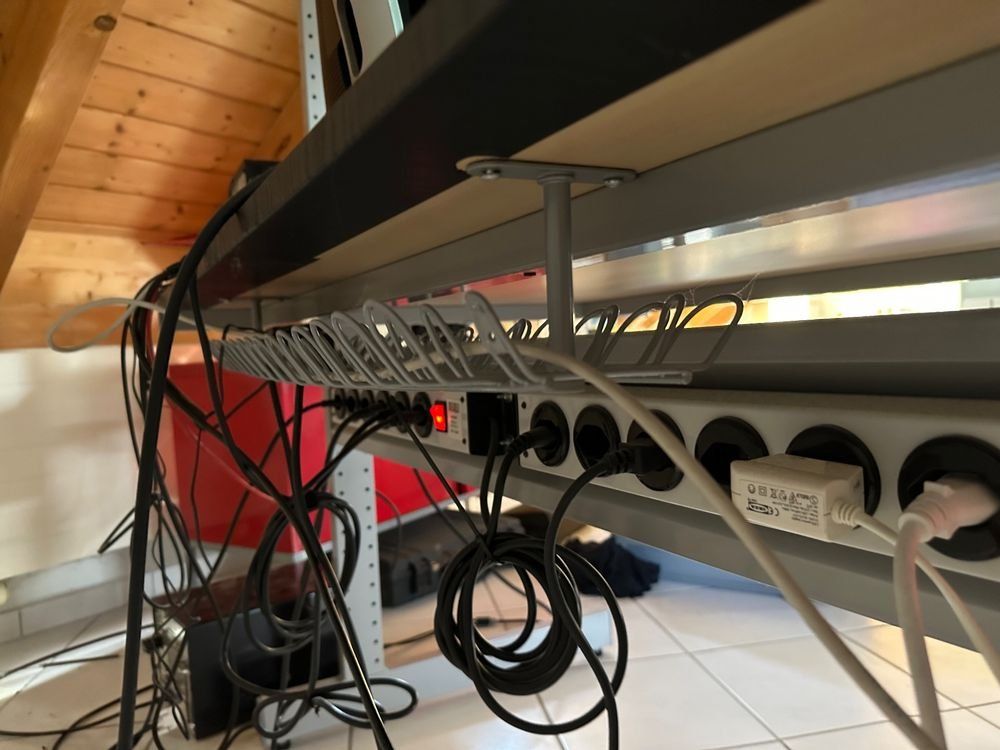 Ikea Bureaux: Computer Desk. Ideal for Students or Homeworking – D'occasion à Kloten par ber_6fgk 3