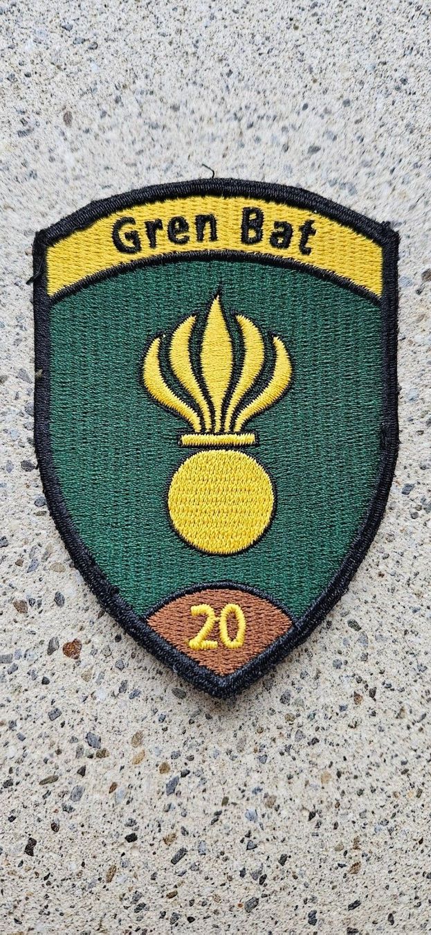 Schweizer Armee Placchette & Badge: *** Badge Grenadier ohne klett *** – Nuovo e nell'imballaggio originale da Riedholz venduto da fr_sIruP