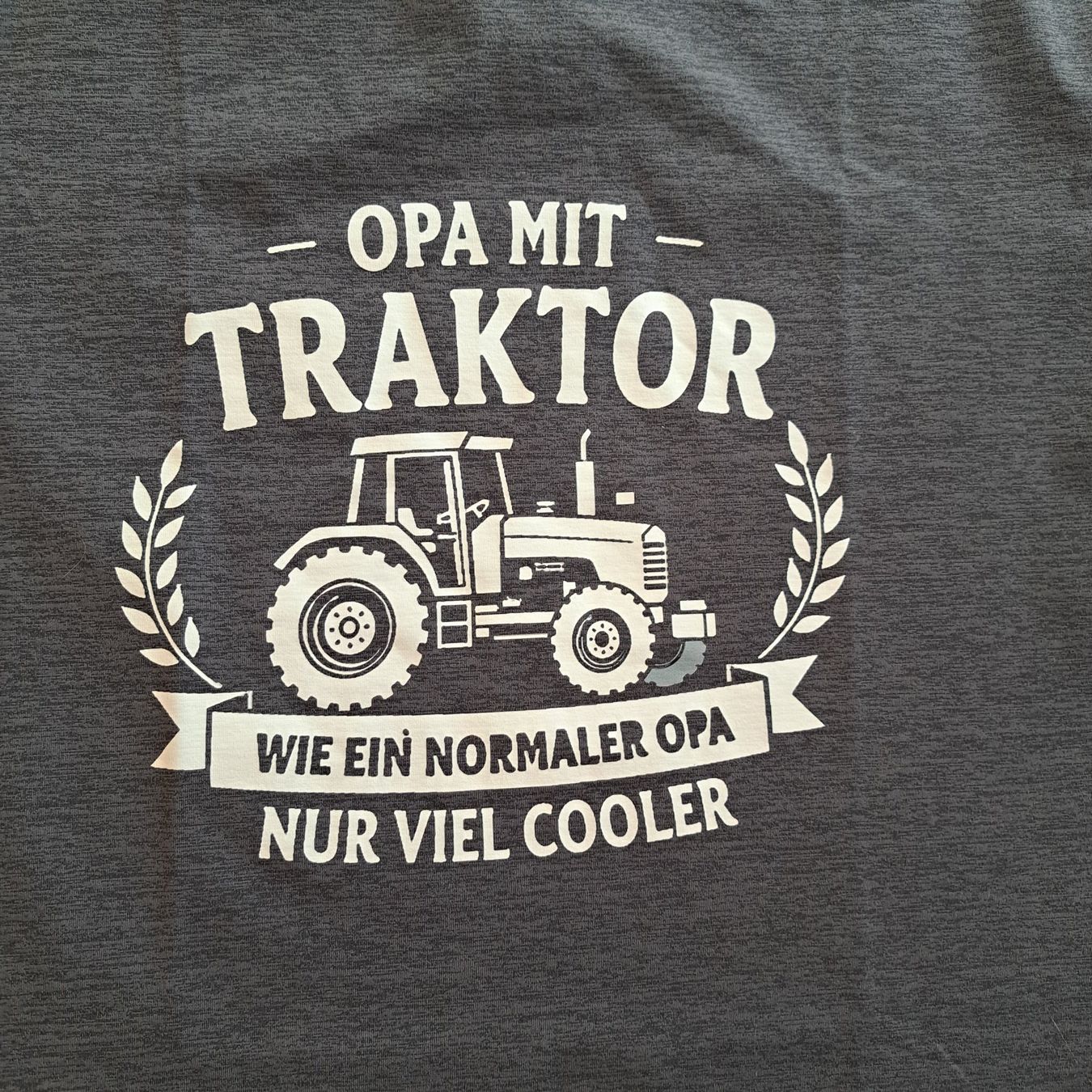 Traktoren: Opa mit Traktor Geschenkidee NEU Gr. L – Neu und originalverpackt aus St. Margarethen TG von Sunnycat 1