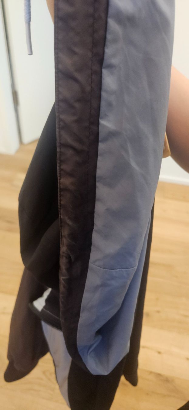 Nike Giacche: Leichte Nike Trainingsjacke mit Kapuze, Gr. S – Usato da Schwyz venduto da anv_vg9d 5
