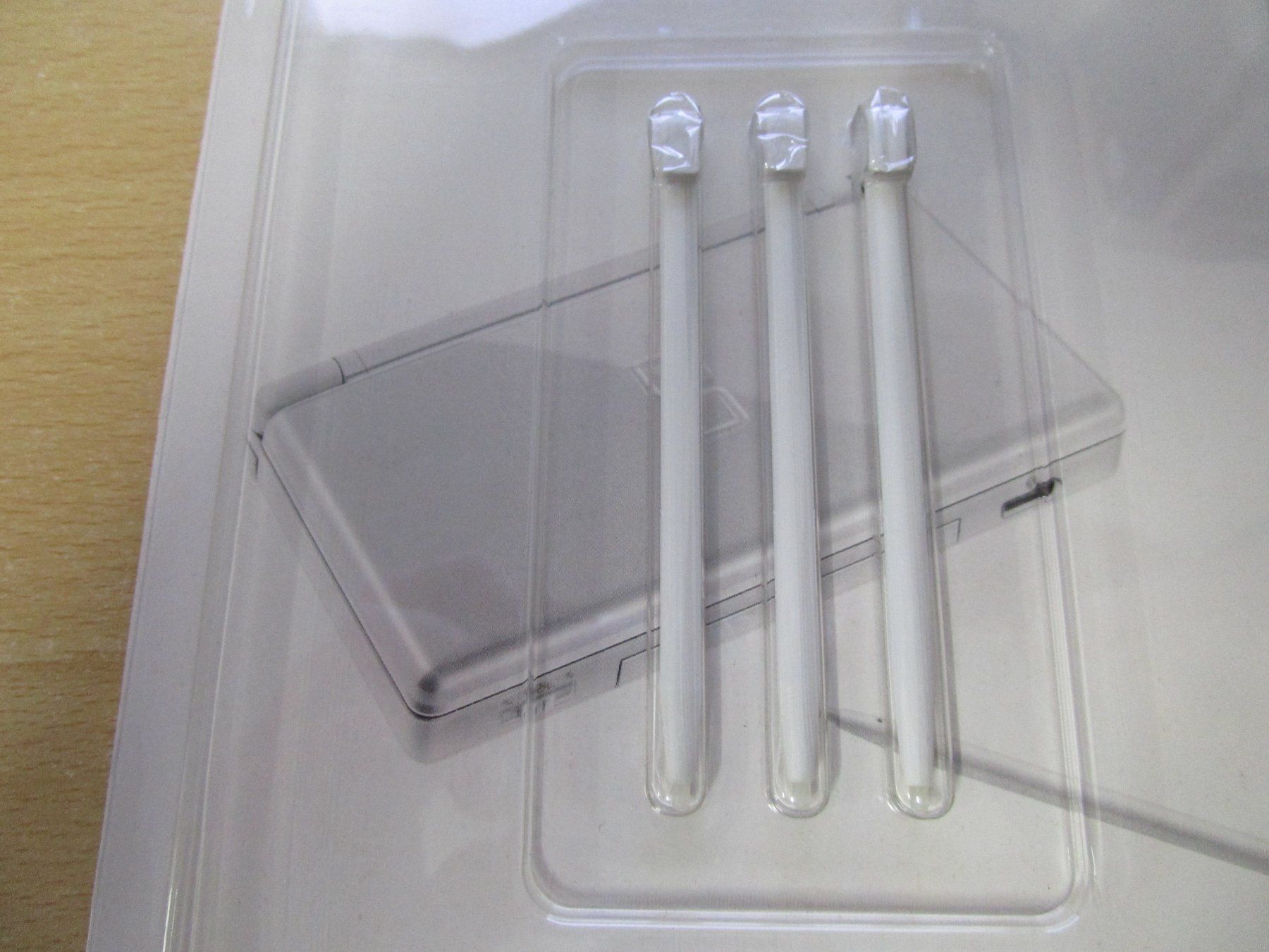 Nintendo Giochi: Nintendo DS Lite Stylus weiss Original - 3er Pack - Neuware – Nuovo e nell'imballaggio originale da Goldau venduto da agestuffer 2