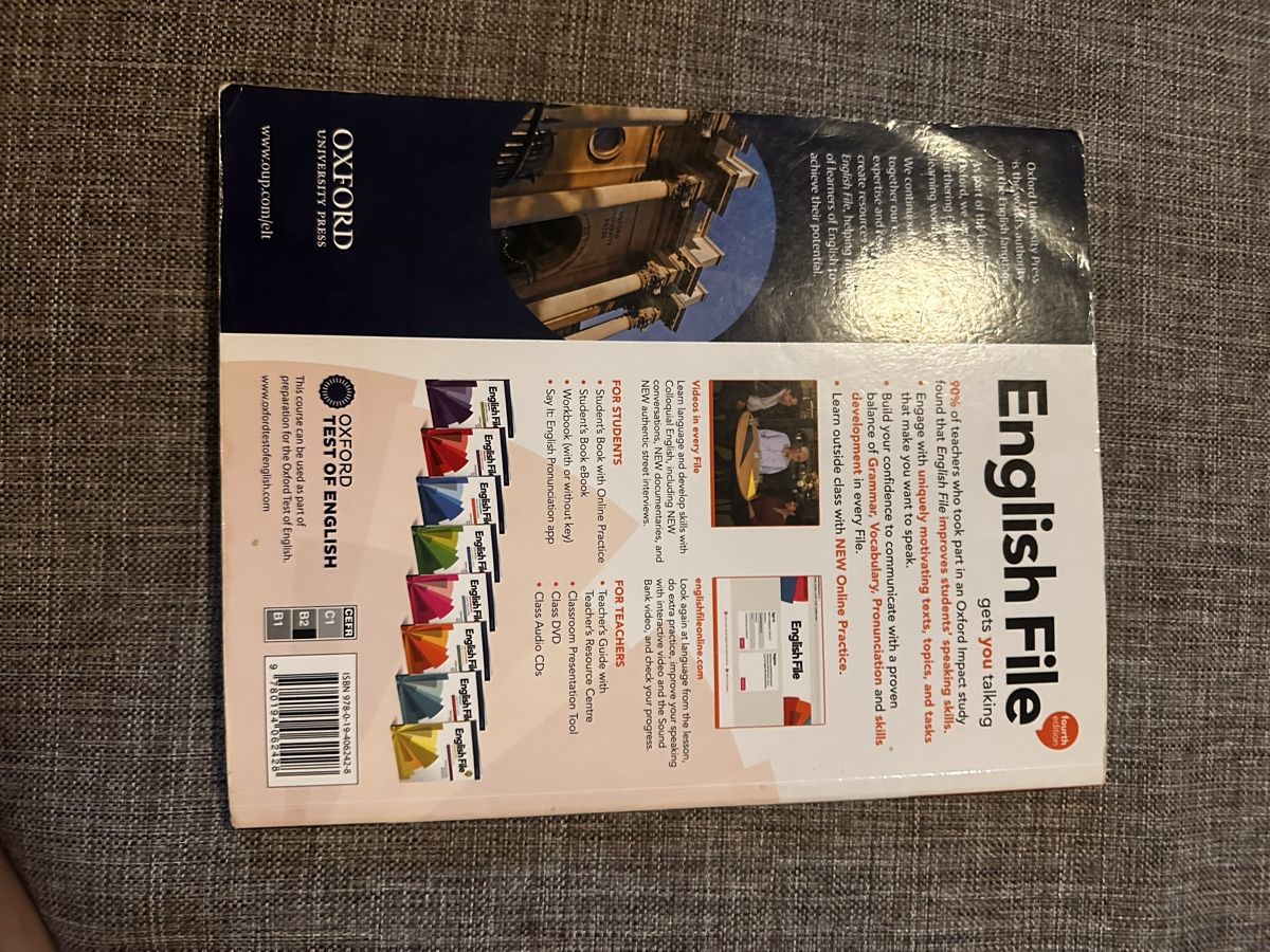 Livres: English File: Upper-Intermediate (fourth edition) – D'occasion à Zürich par funnyfailcat 1