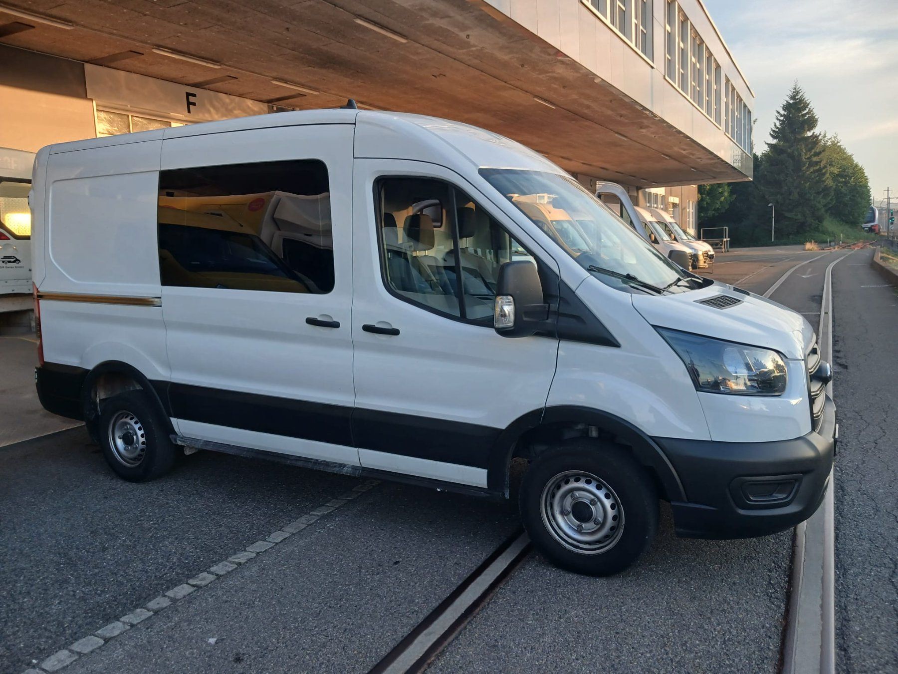 Ford Veicoli commerciali: Ford Tranzit 290 L2 2.0 Diesel – Usato da St.Gallen venduto da Nele23 1
