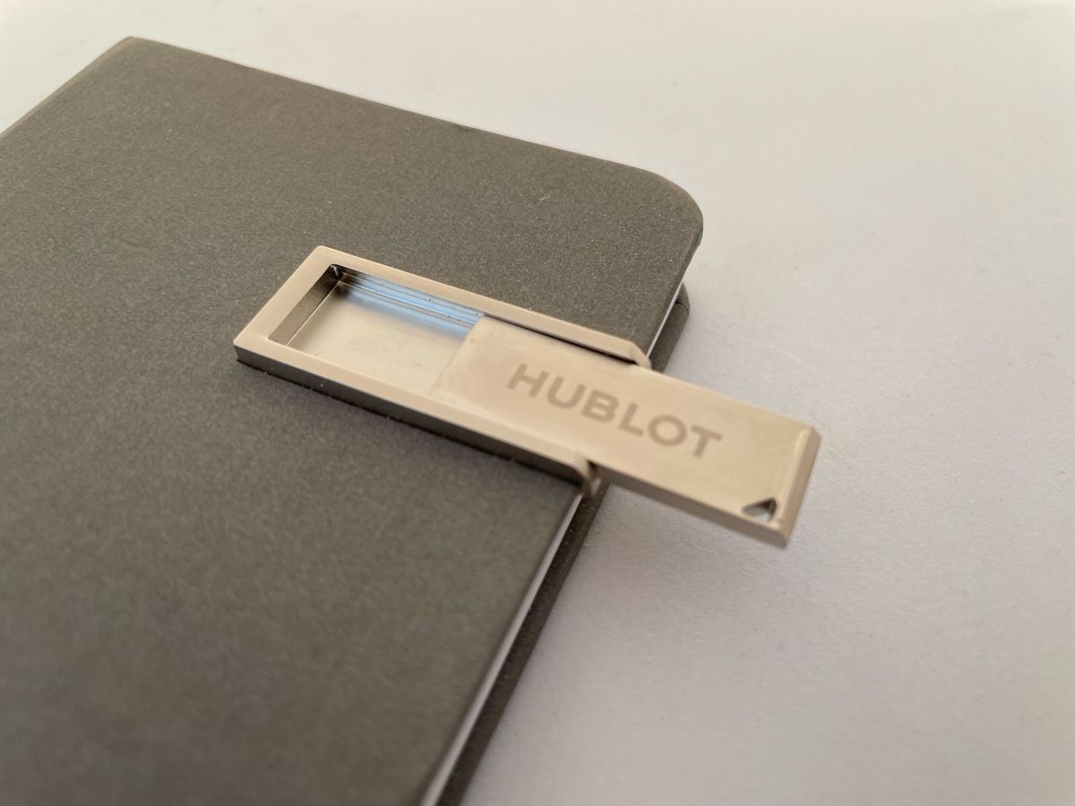 Schreibblöcke: Carnet de notes Hublot avec clé USB 8Go – Neu und originalverpackt aus Bôle von soleil778 1