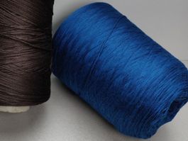 Gekämmter Merino 70 Seide 30 von Botto Poala 630g 7fach blau