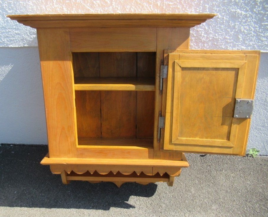 Armadi: Hängeschrank, Wandschrank Tanne antik – Usato da Flums venduto da Flumsantik 1