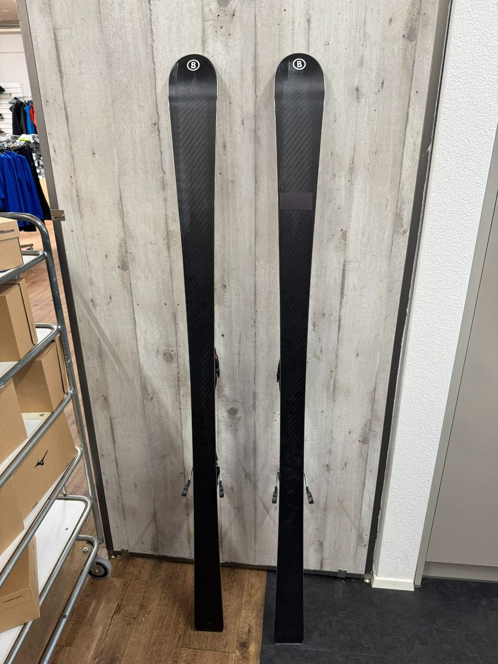 Skis: Bogner Premium Ski mit Echtholz-Oberfläche inkl. Bindung NEU – Neuf (Voir description) à Sursee par pilatus.sport 4